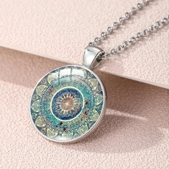 Jewelry - New Boho Style Pendant Necklace Boho Flower Pattern In Bronze Pendant With Link.